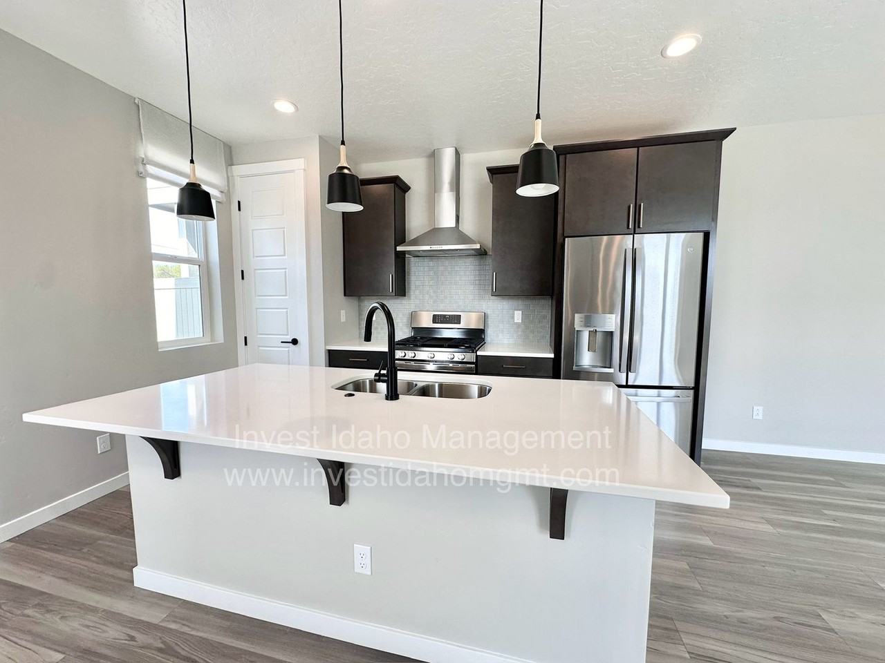 373 N Stone Canyon Ln - Photo 4 of 39