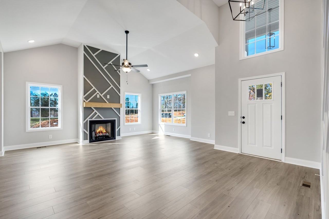 533 533 S Halifax Ct - Photo 4 of 29