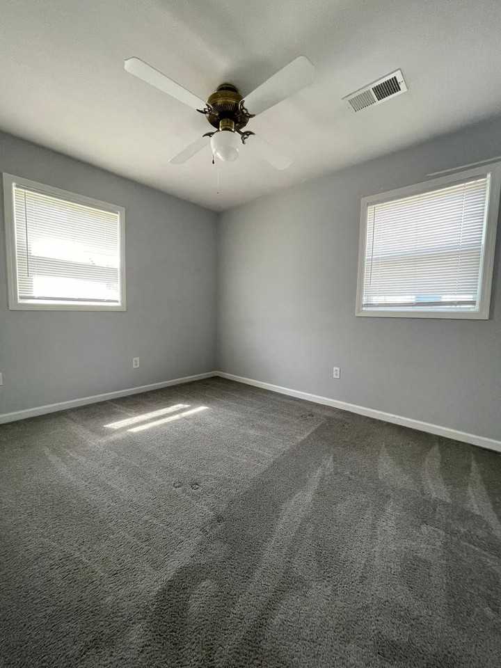 27411 Long St - Photo 3 of 11