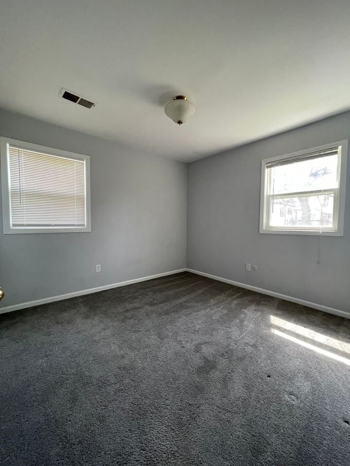 27411 Long St - Photo 4 of 11