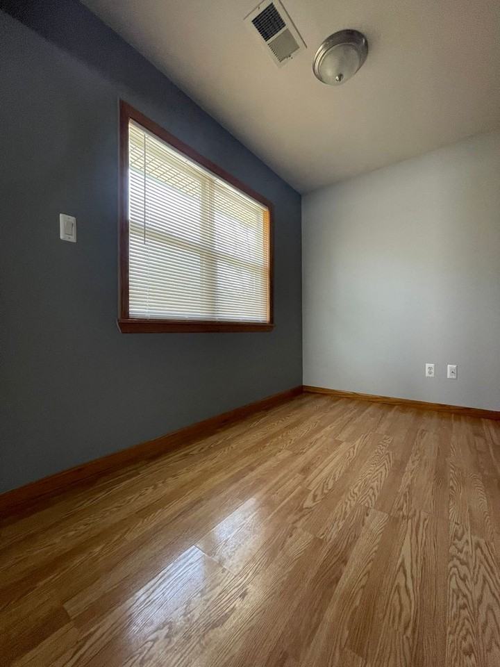 27411 Long St - Photo 7 of 11