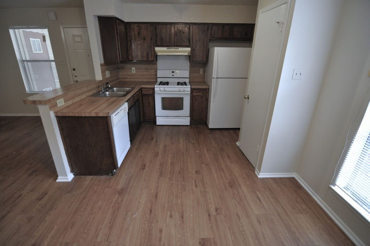 11300 Nicole Cove - Photo 4 of 8