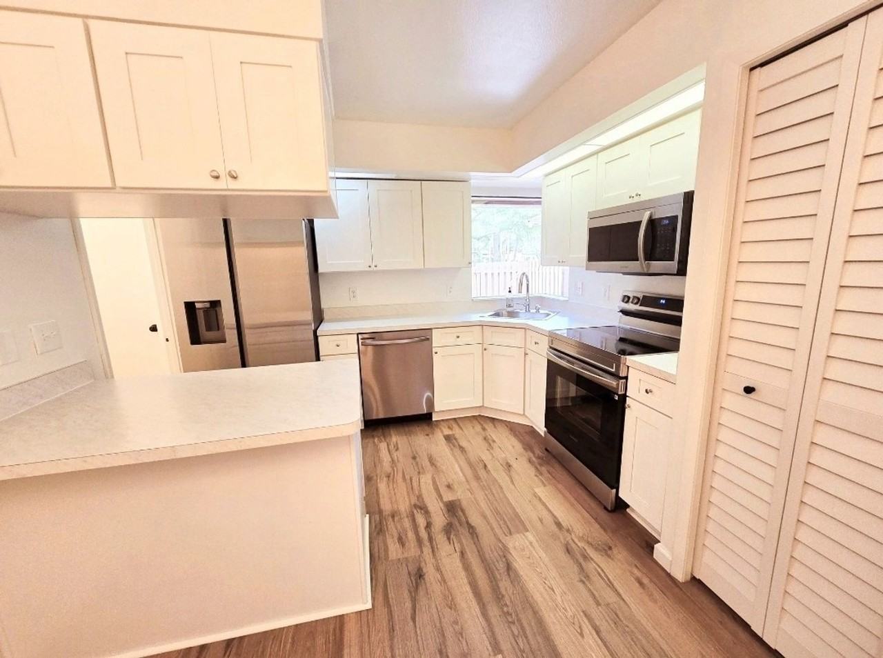 127 Heron Bay Cir - Photo 7 of 40