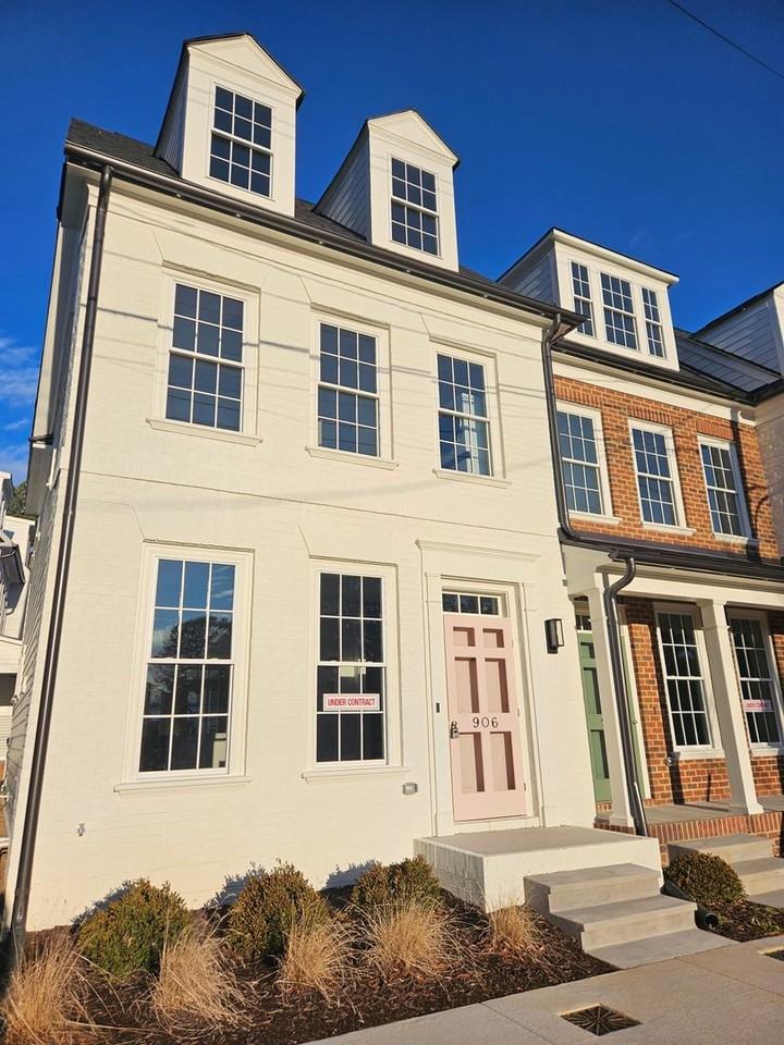 906 Charles St - Photo 3 of 50