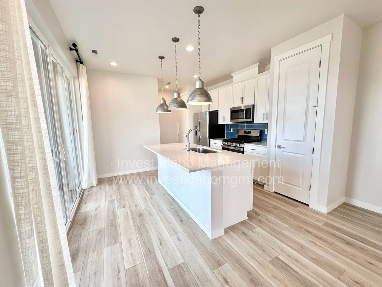 385 N Stone Canyon Ln - Photo 7 of 39