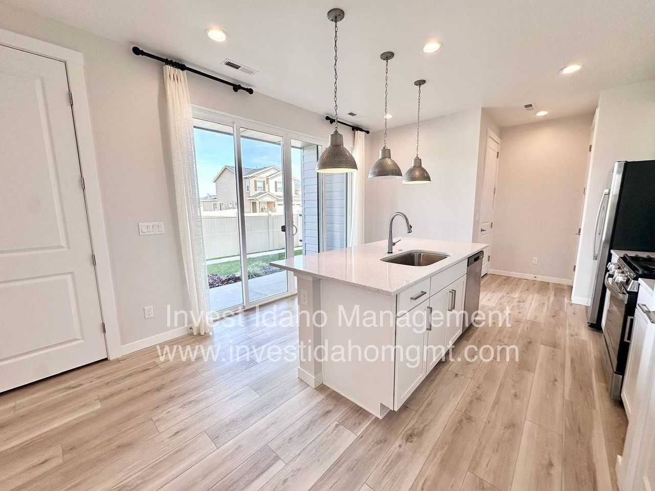 385 N Stone Canyon Ln - Photo 4 of 39