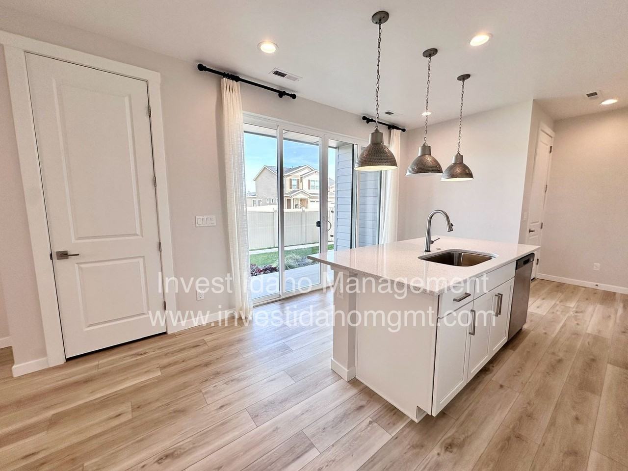 385 N Stone Canyon Ln - Photo 5 of 39