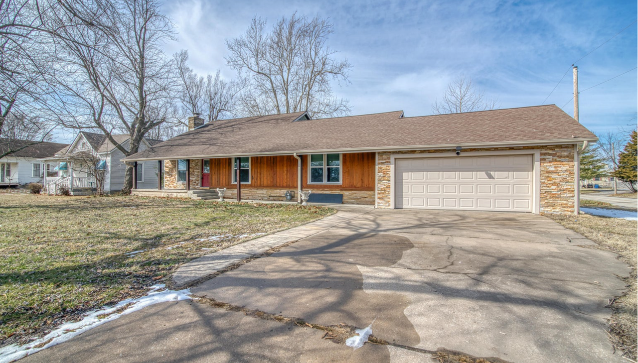 2206 S Tyler Ave - Photo 2 of 19