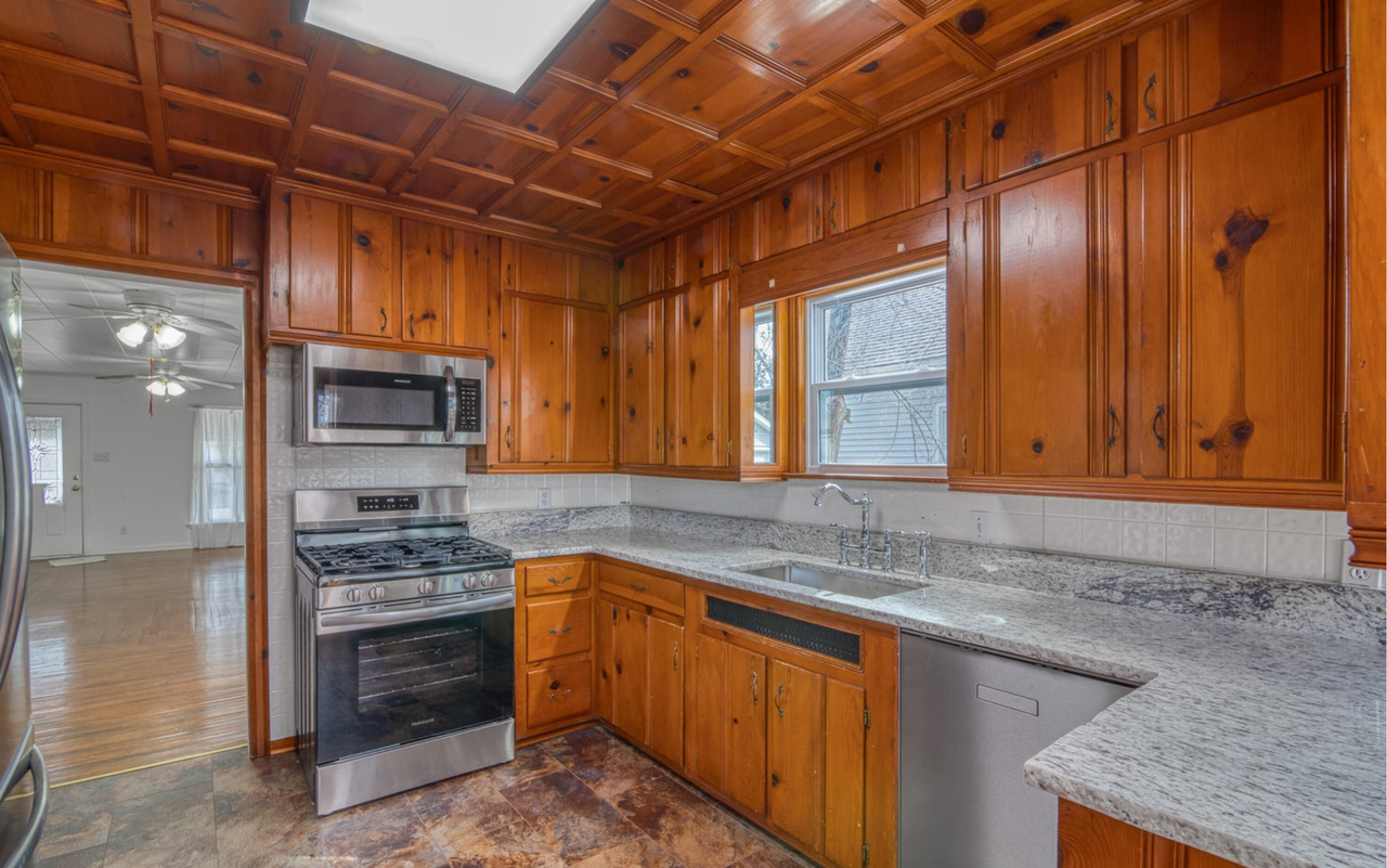 2206 S Tyler Ave - Photo 3 of 19