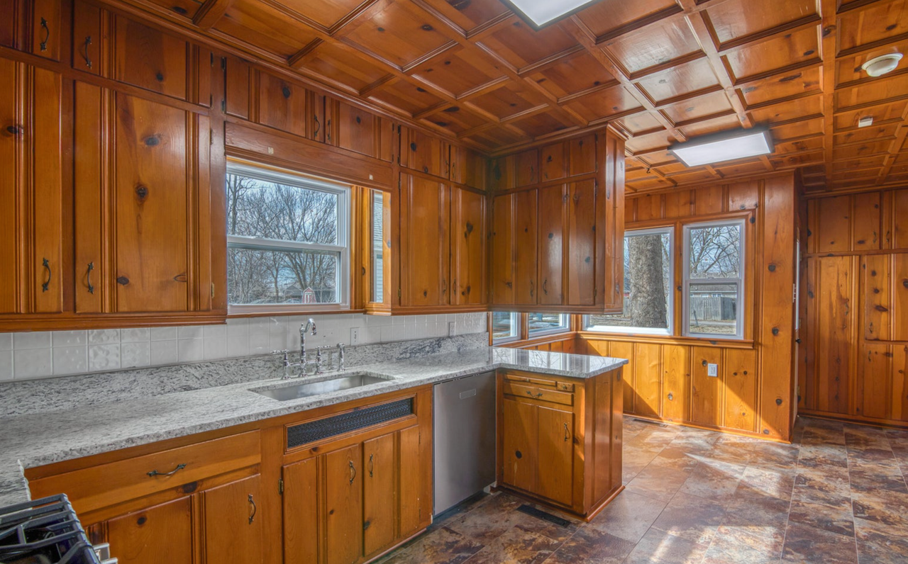 2206 S Tyler Ave - Photo 4 of 19