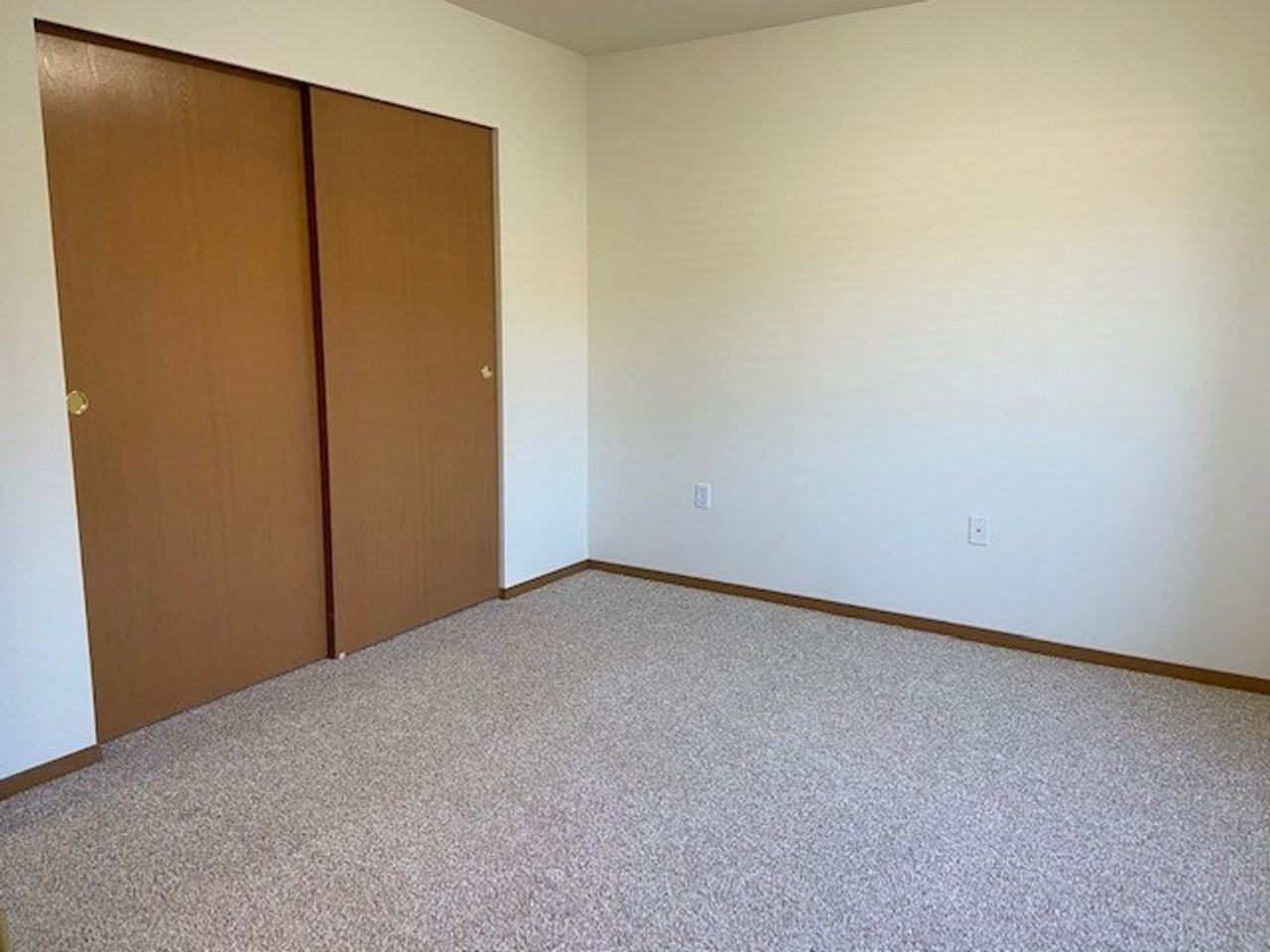 Bright, large end unit 2X2 READY NOW! Cozy gas fireplace!  Free Rent move in special, call today for a tour! - Photo 7 of 50