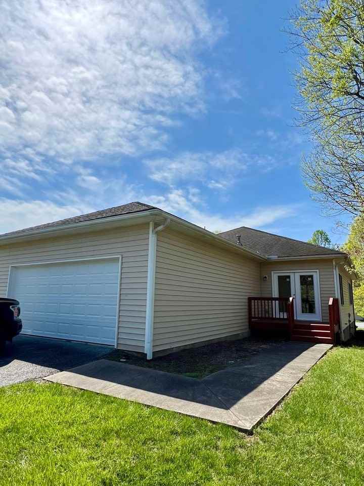 250 Highland Golf Dr - Photo 2 of 15