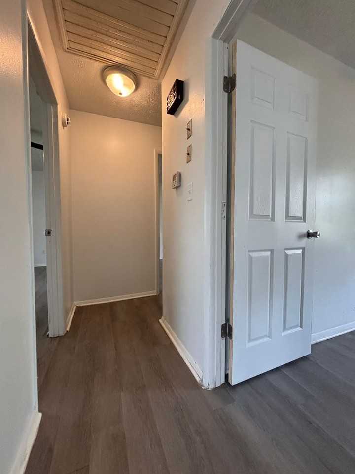 2541 E Commercial St - Photo 3 of 14