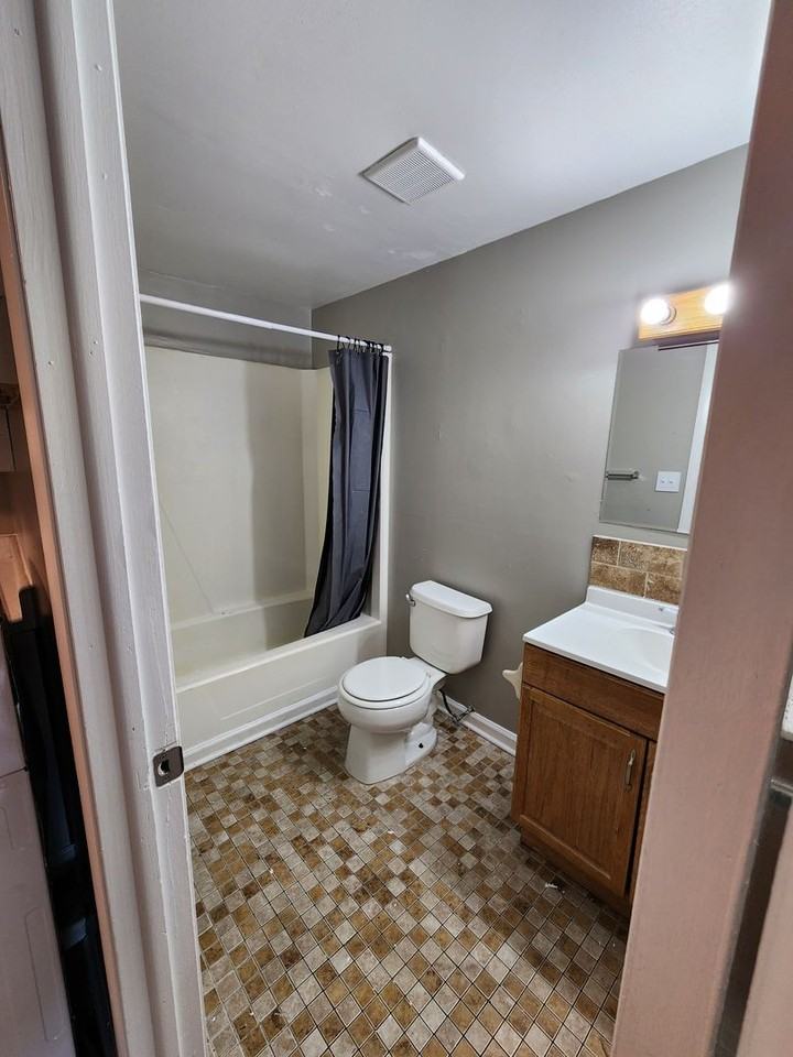 Robert Drive Apartments - Photo 3 of 4