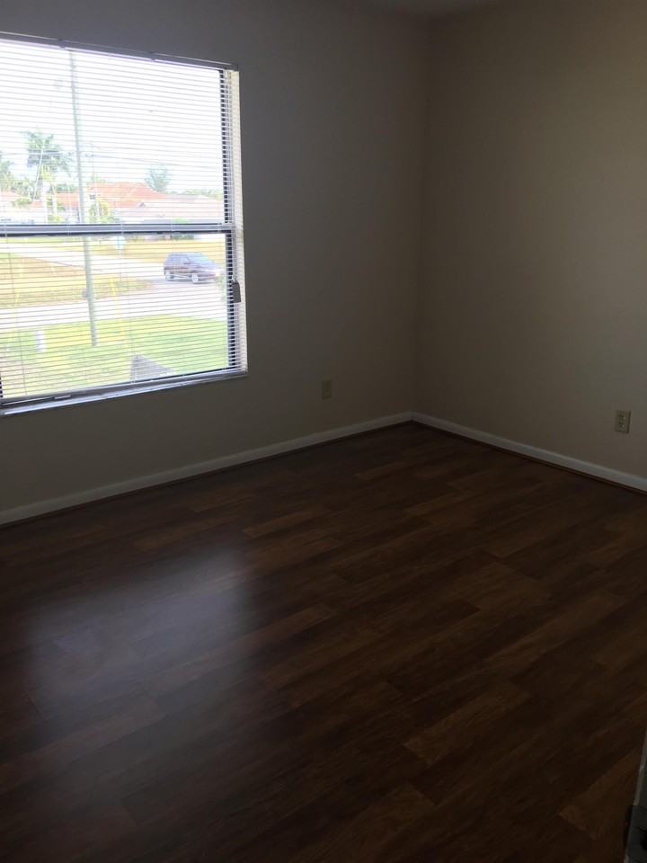 2826 SE Santa Barbara Pl - Photo 6 of 11