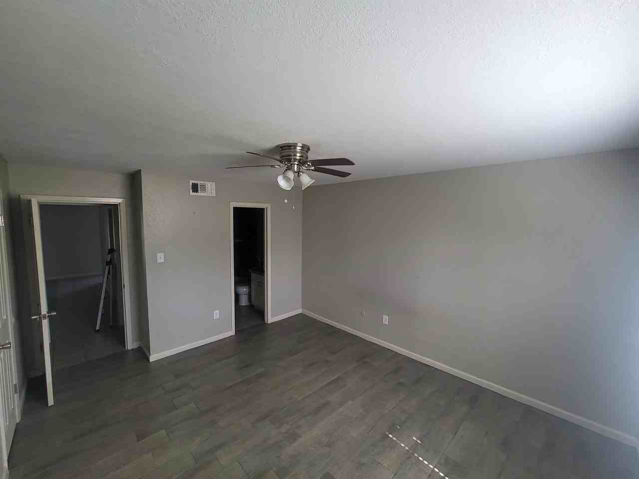 Sunrise East Apartments - Photo 5 of 26