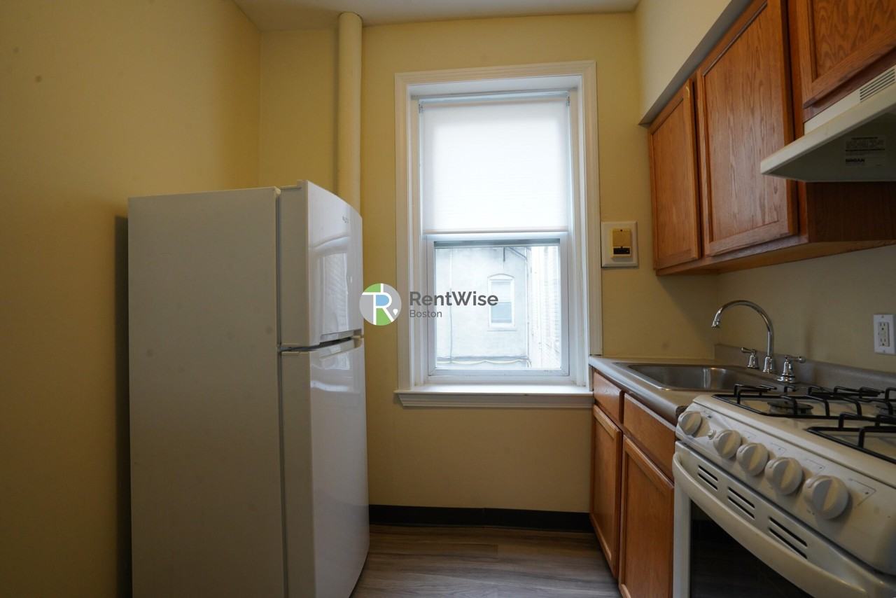 161 Kelton St #14 - Photo 3 of 10