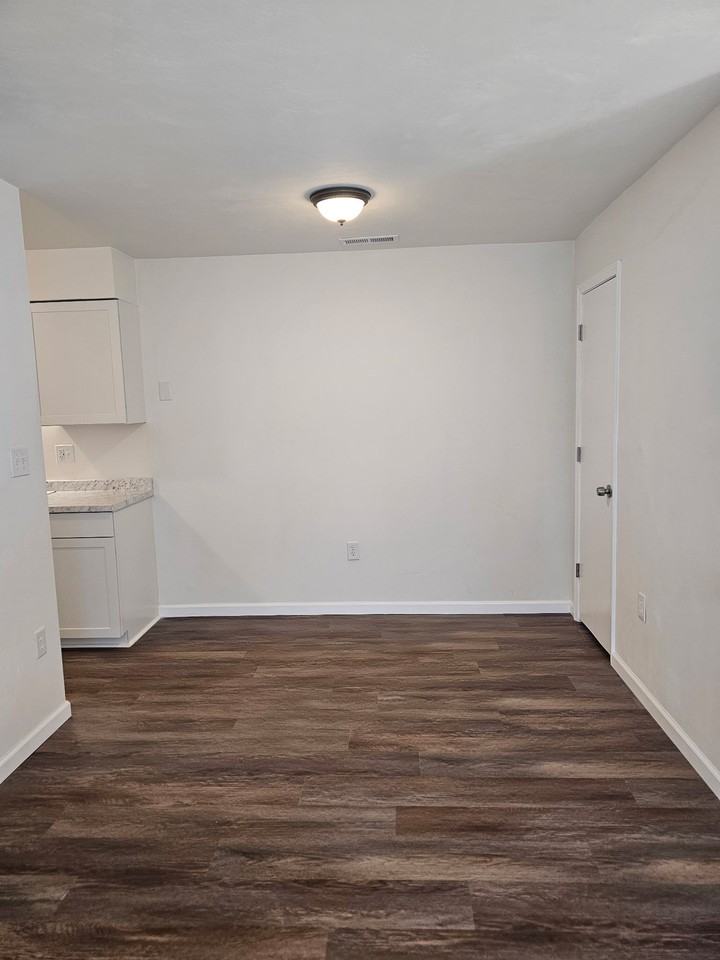 Washington Manor - Photo 2 of 13