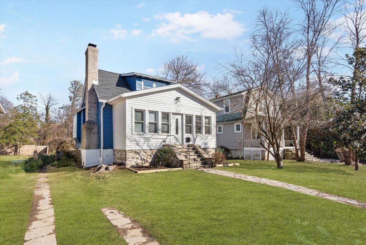 6003 Pinehurst Rd - Photo 3 of 38