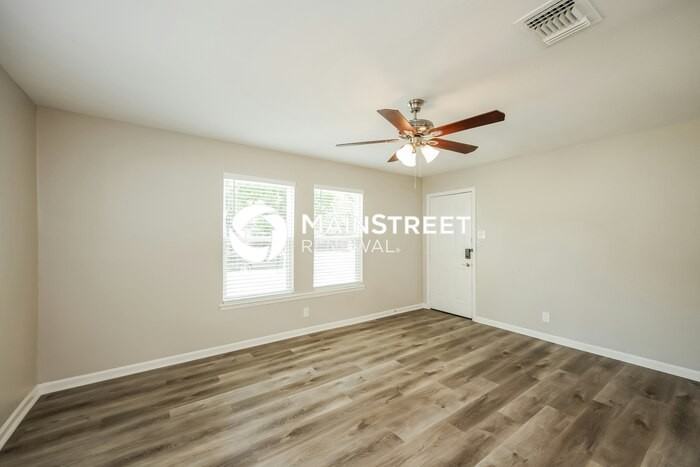 422 Dorie St - Photo 3 of 16