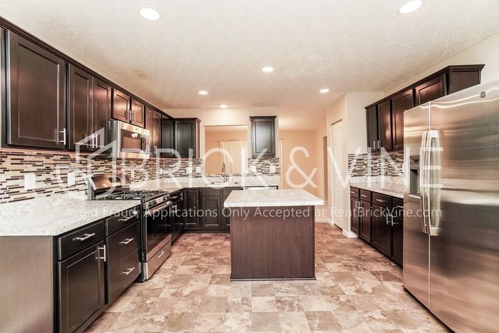 4340 Coble Glen Ln - Photo 2 of 18