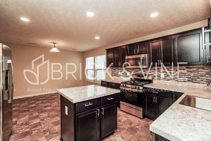 4340 Coble Glen Ln - Photo 3 of 18