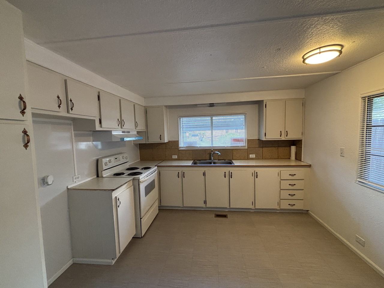 3764 Rogue River Hwy #9 - Photo 2 of 6