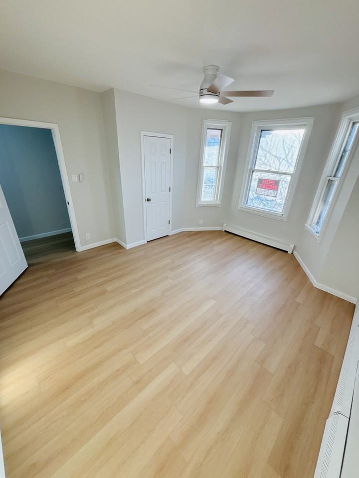 112 Catalpa Ave #1 - Photo 3 of 12