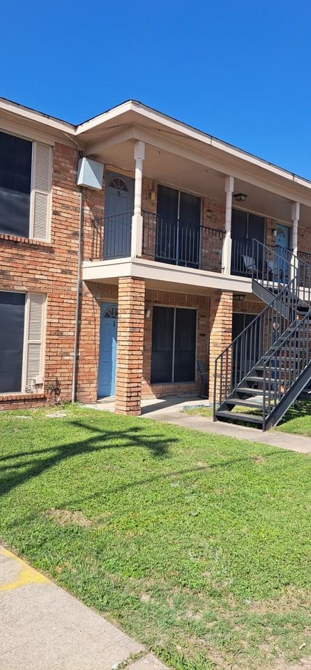 617 E South St #5 - Photo 2 of 9