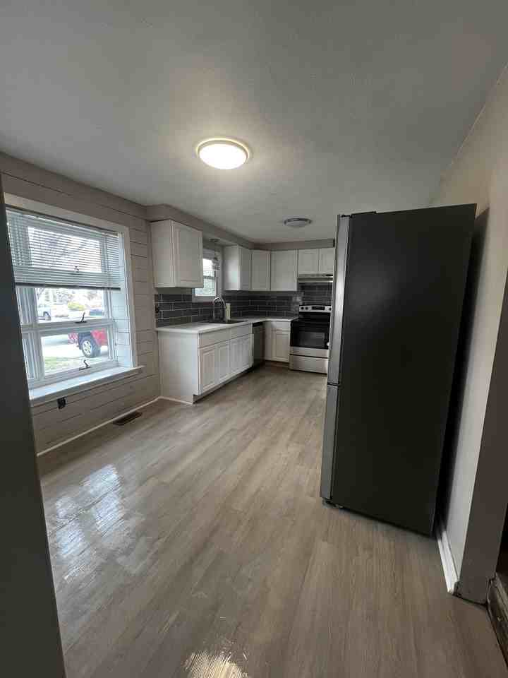 914 Oak Ave #NA - Photo 3 of 10