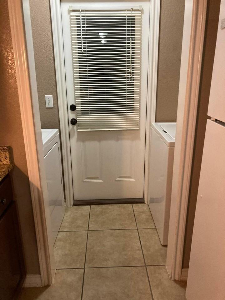 119 Circle Ct #129 - Photo 4 of 7