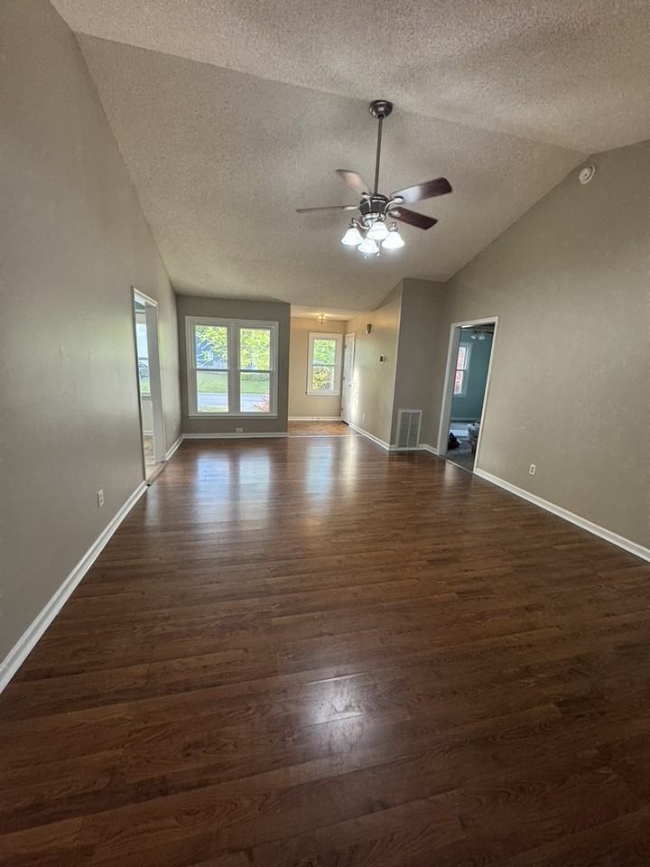 109 Longneedle Ct #NA - Photo 6 of 17