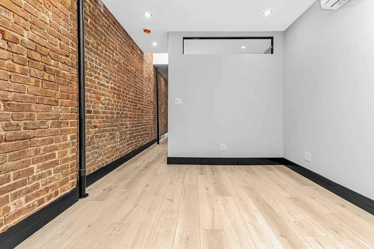 W 52nd St #12E - Photo 3 of 4