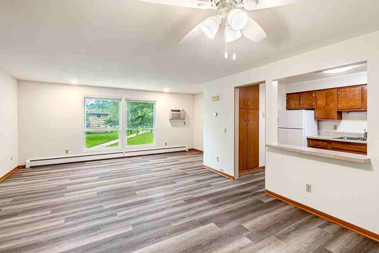 Royal Arms Apartments - Photo 7 of 26