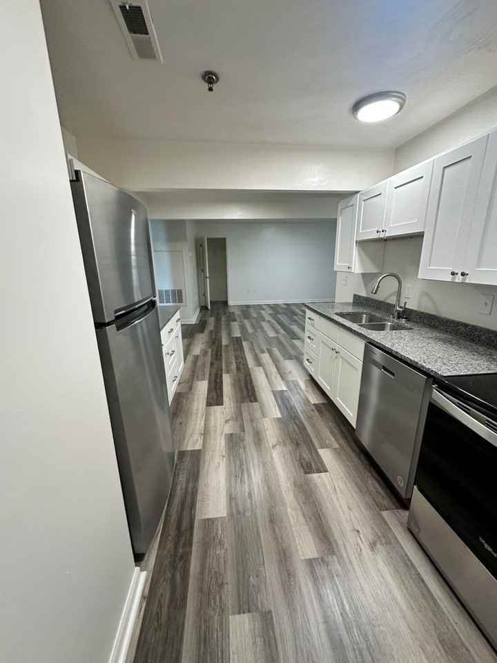 105 Collegiate Ct - Photo 3 of 23