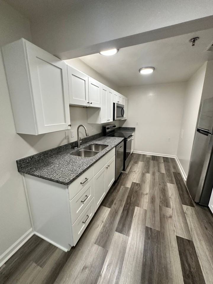 105 Collegiate Ct - Photo 4 of 23