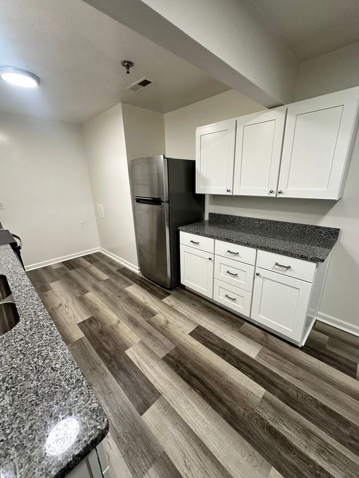 105 Collegiate Ct - Photo 6 of 23