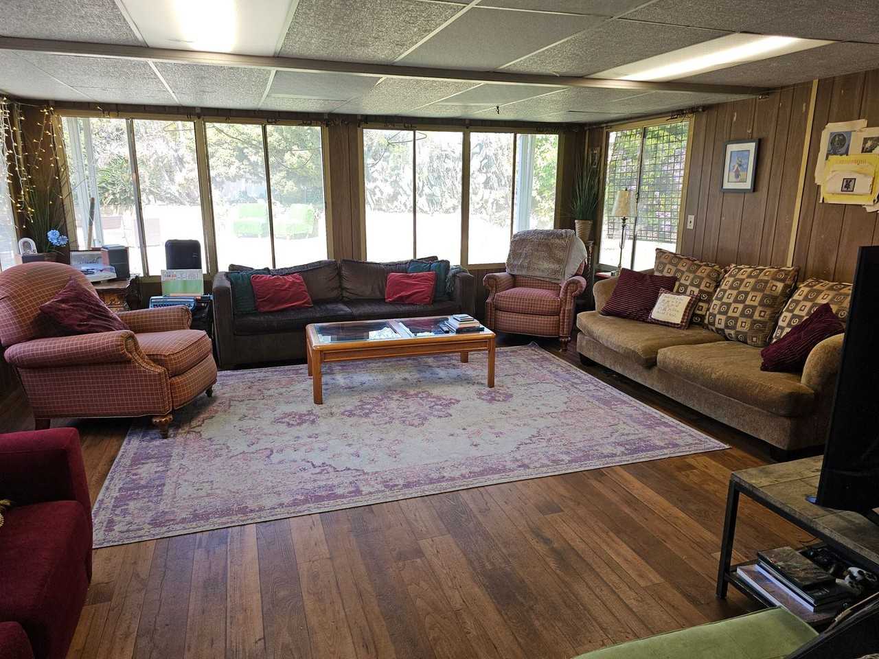 1087 N Greengrove St - Photo 6 of 13