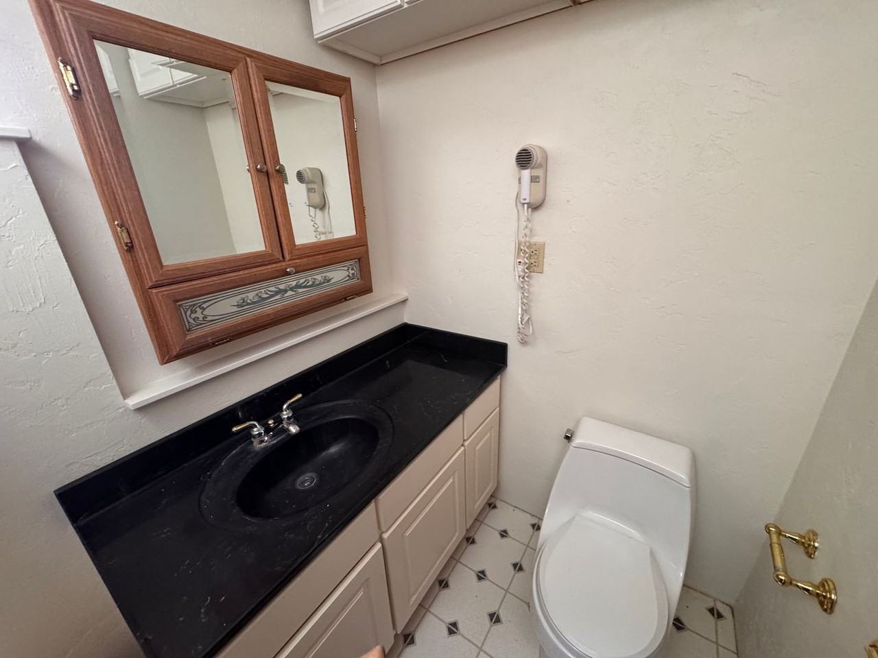 2616 Sw 4th Pl - Photo 5 of 7