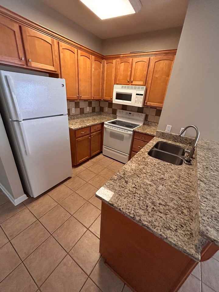 23 Courtyard Way - Photo 3 of 17