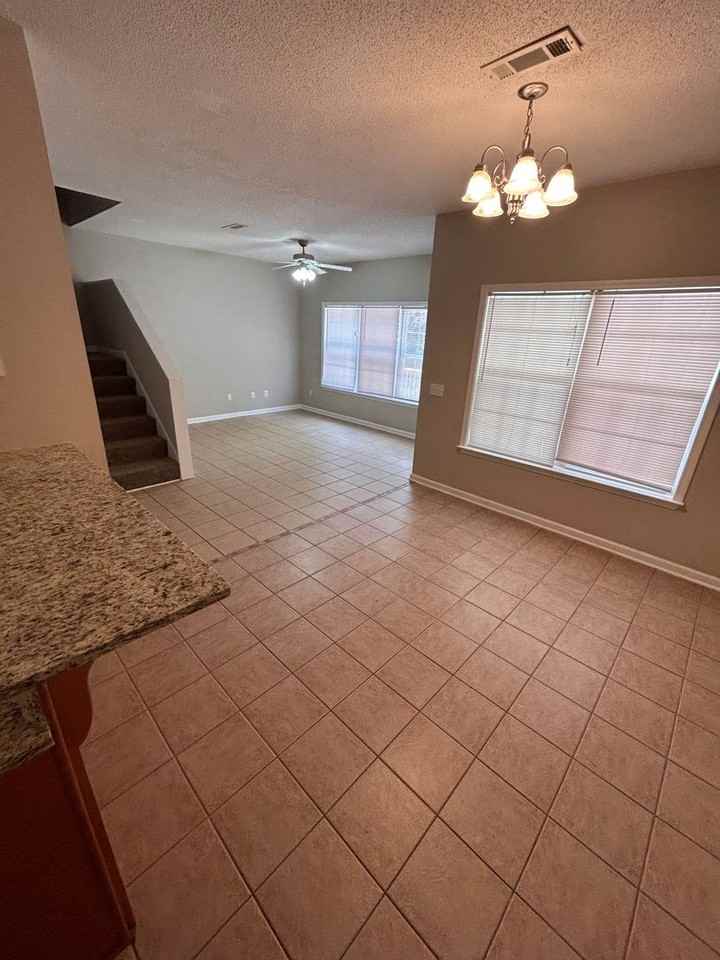 23 Courtyard Way - Photo 4 of 17