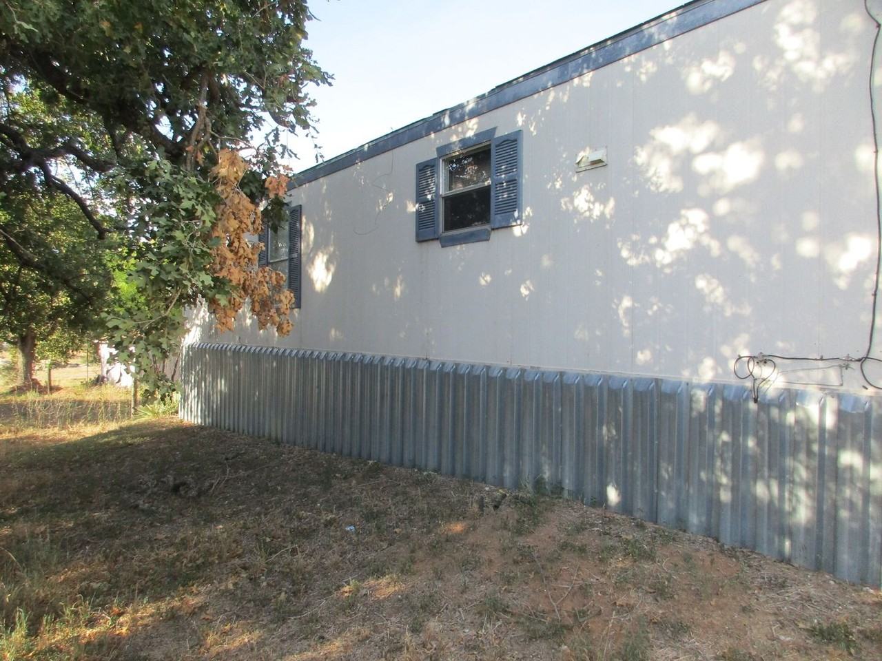 916 Iroquois Dr - Photo 2 of 16