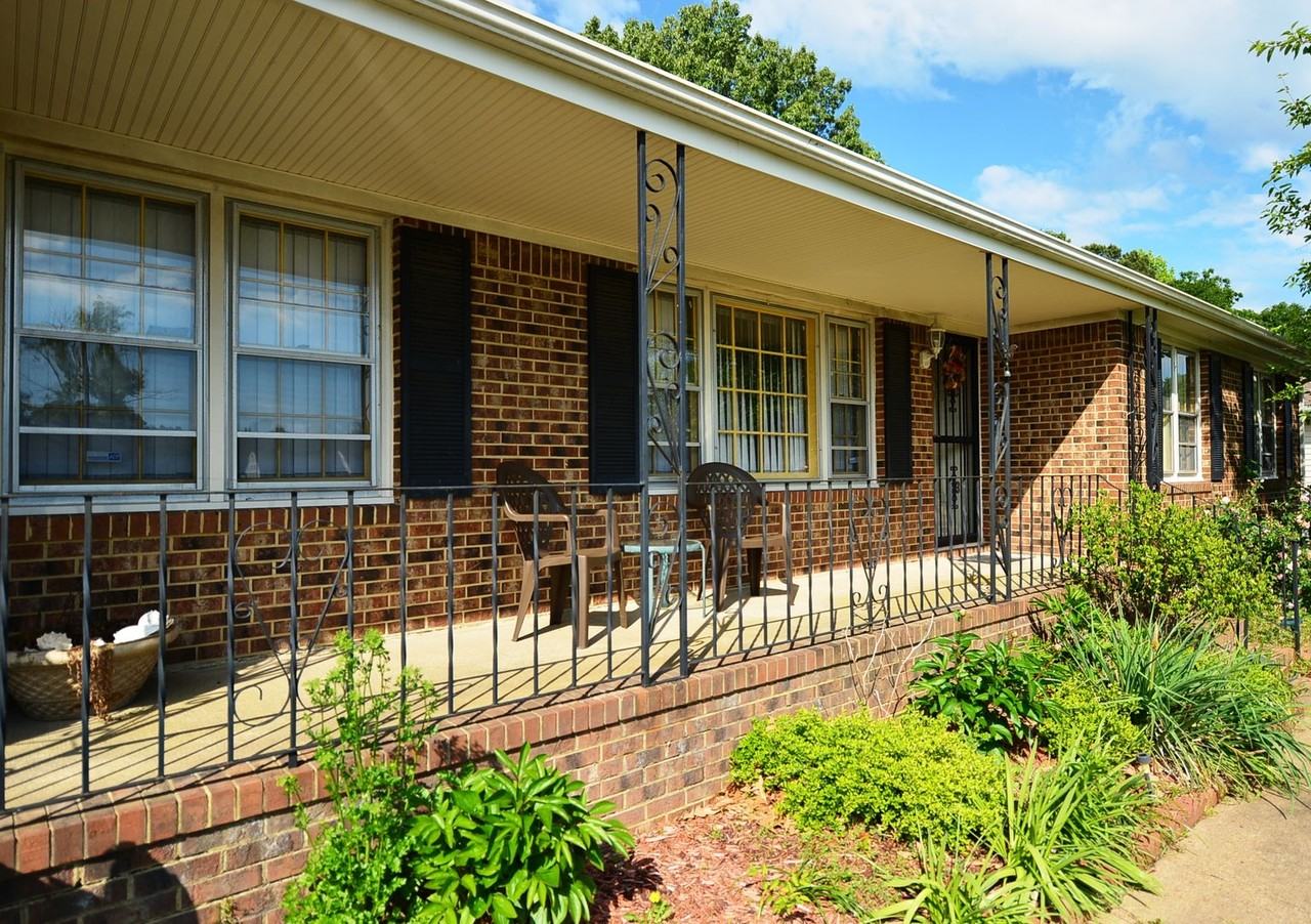 1452 S Eva Blvd - Photo 3 of 34