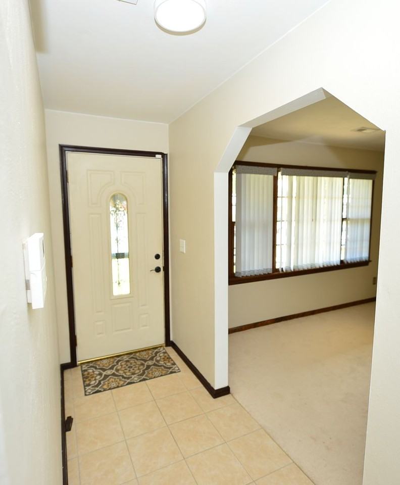 1452 S Eva Blvd - Photo 4 of 34