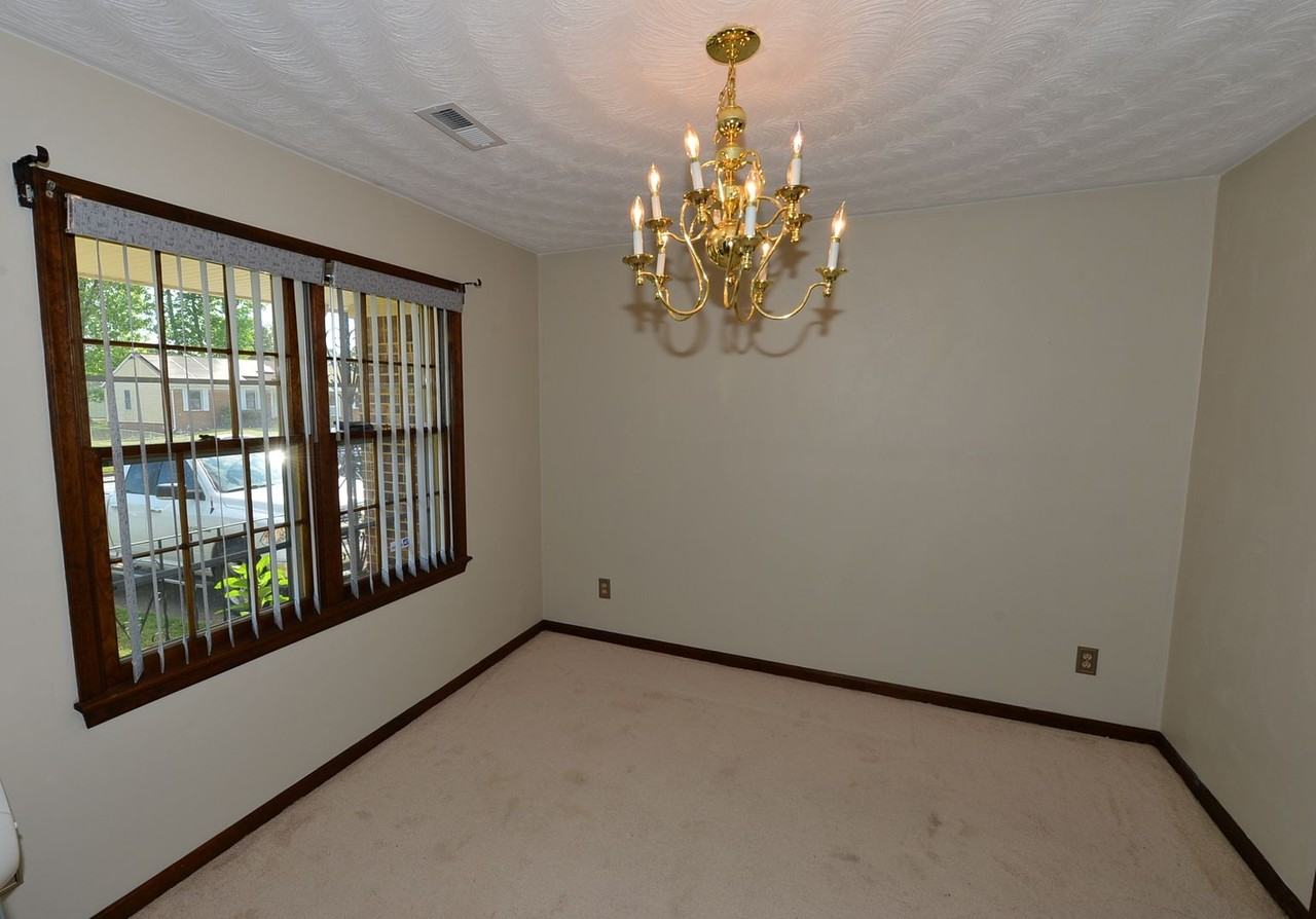 1452 S Eva Blvd - Photo 6 of 34