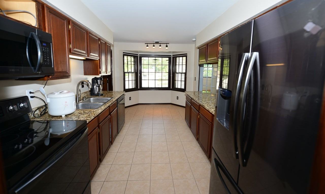 1452 S Eva Blvd - Photo 7 of 34