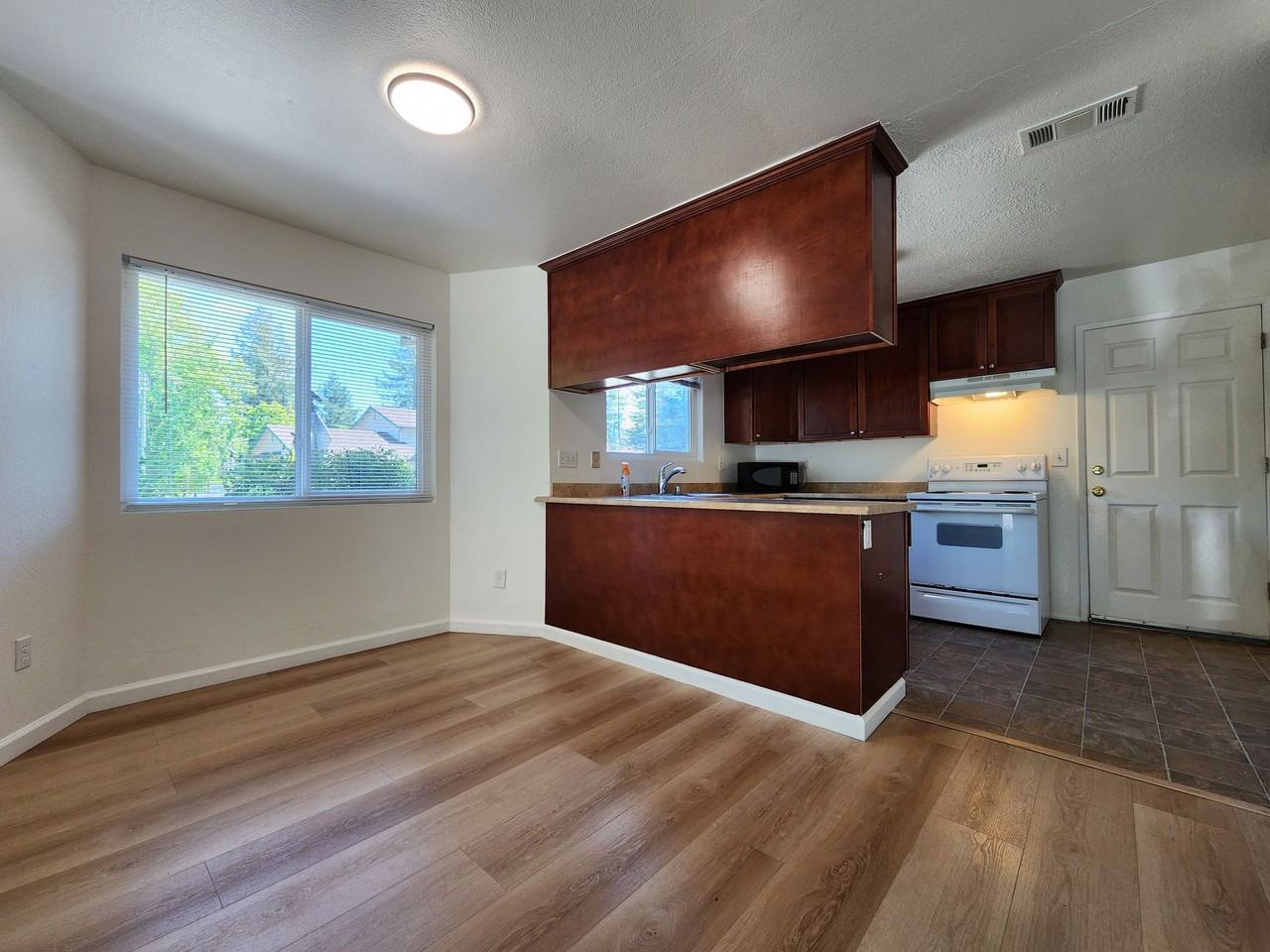 1101 Mission Blvd. - Photo 4 of 14