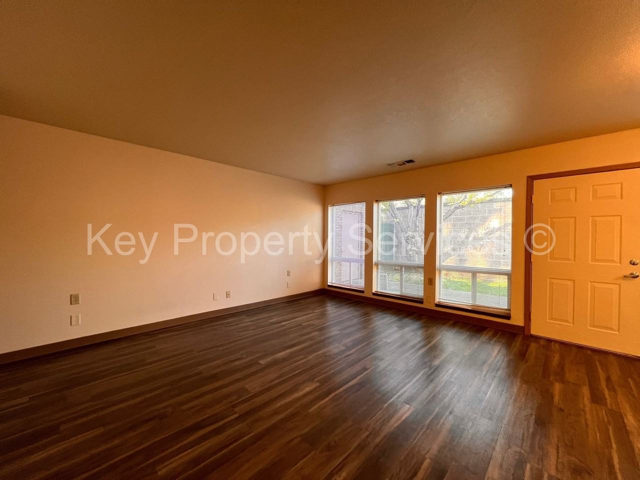 11209 Ne 49th St Apt A - Photo 3 of 15