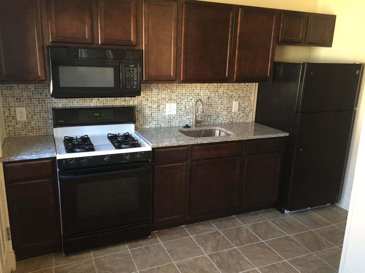 3322 Brighton St - Photo 4 of 9