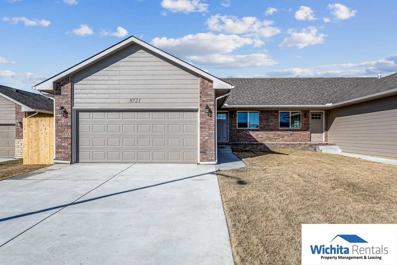 8721 E Chris Ct - Photo 2 of 11